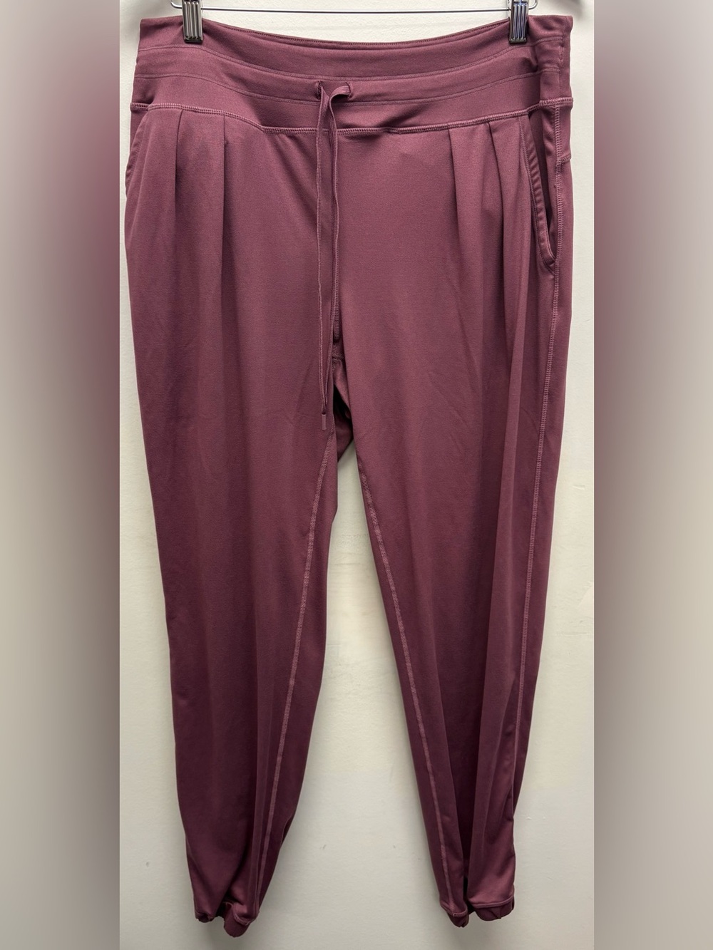 4 for $25 ✨ Lolë Mauve Jogger Pants – XL